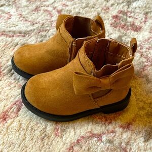 Baby Gap size 5 brown dress booties.
